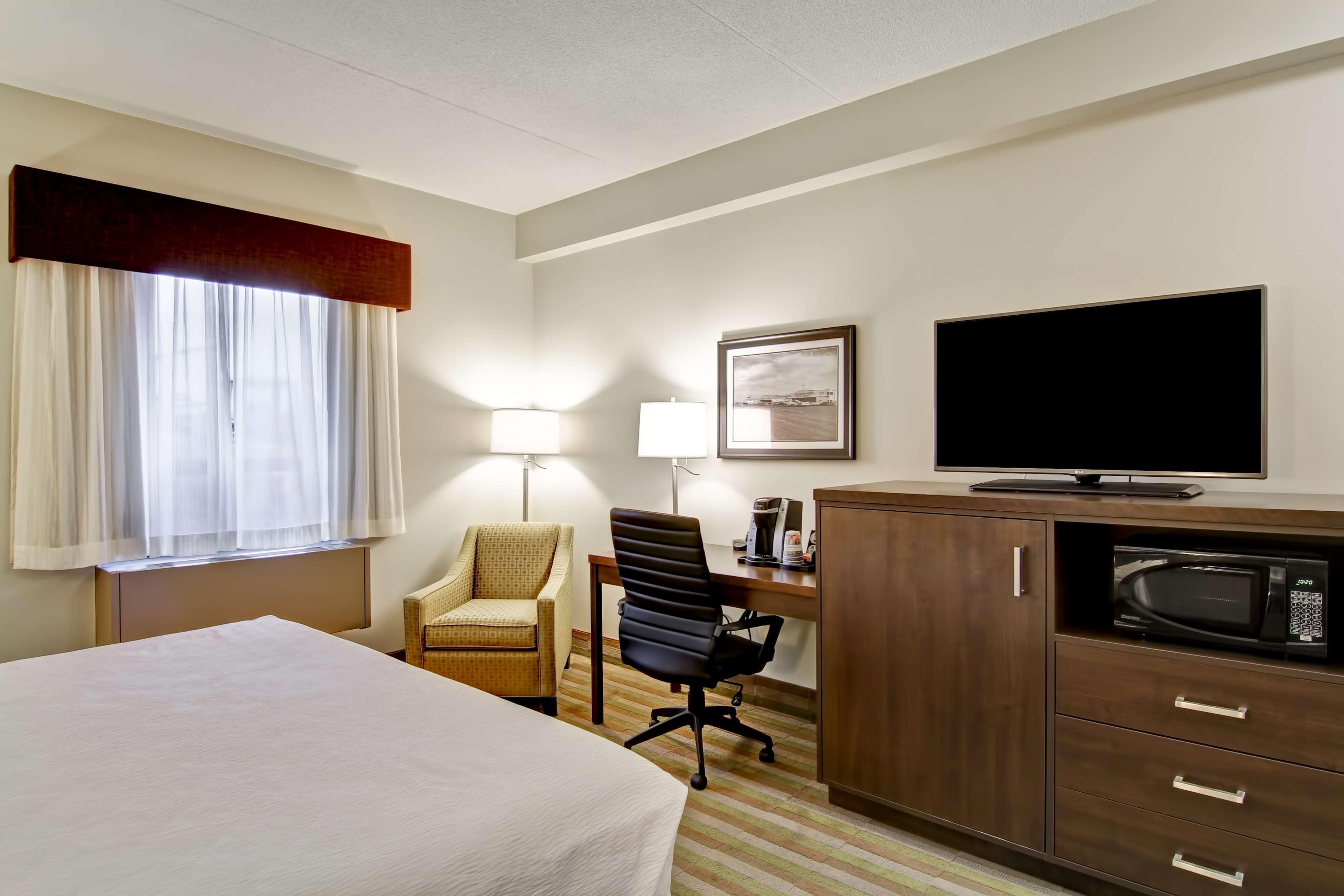 Best Western London Airport Inn & Suites Exterior photo
