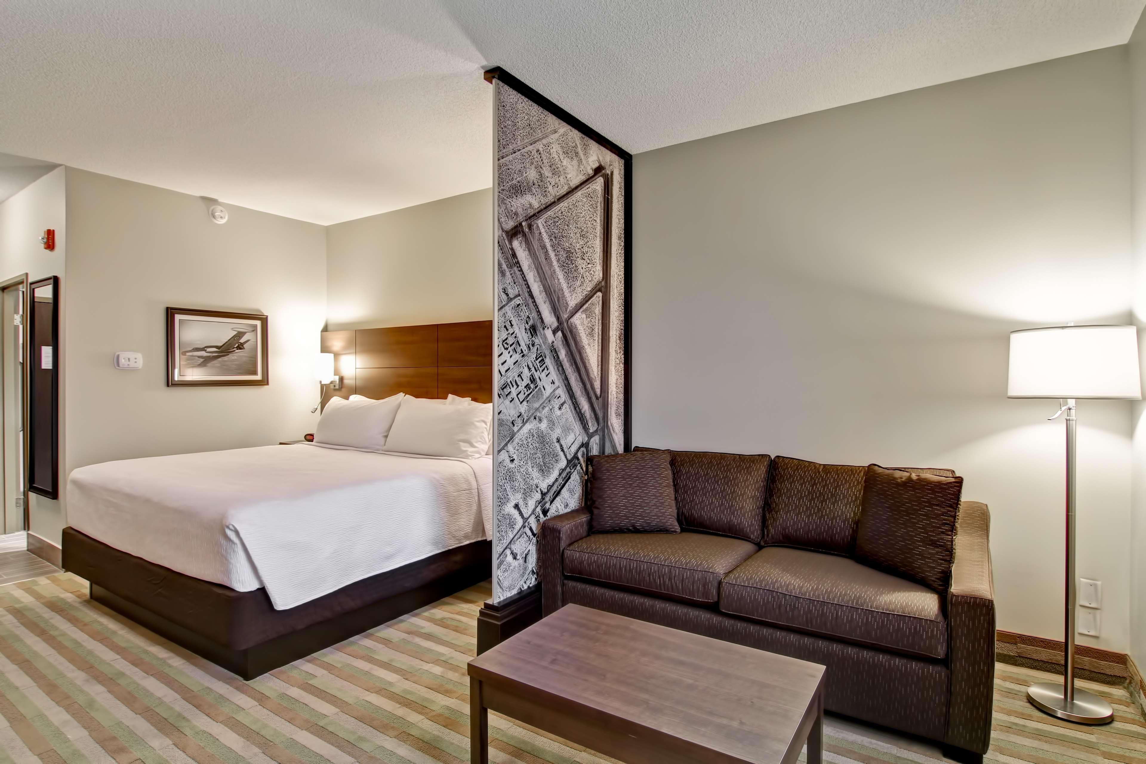 Best Western London Airport Inn & Suites Exterior photo