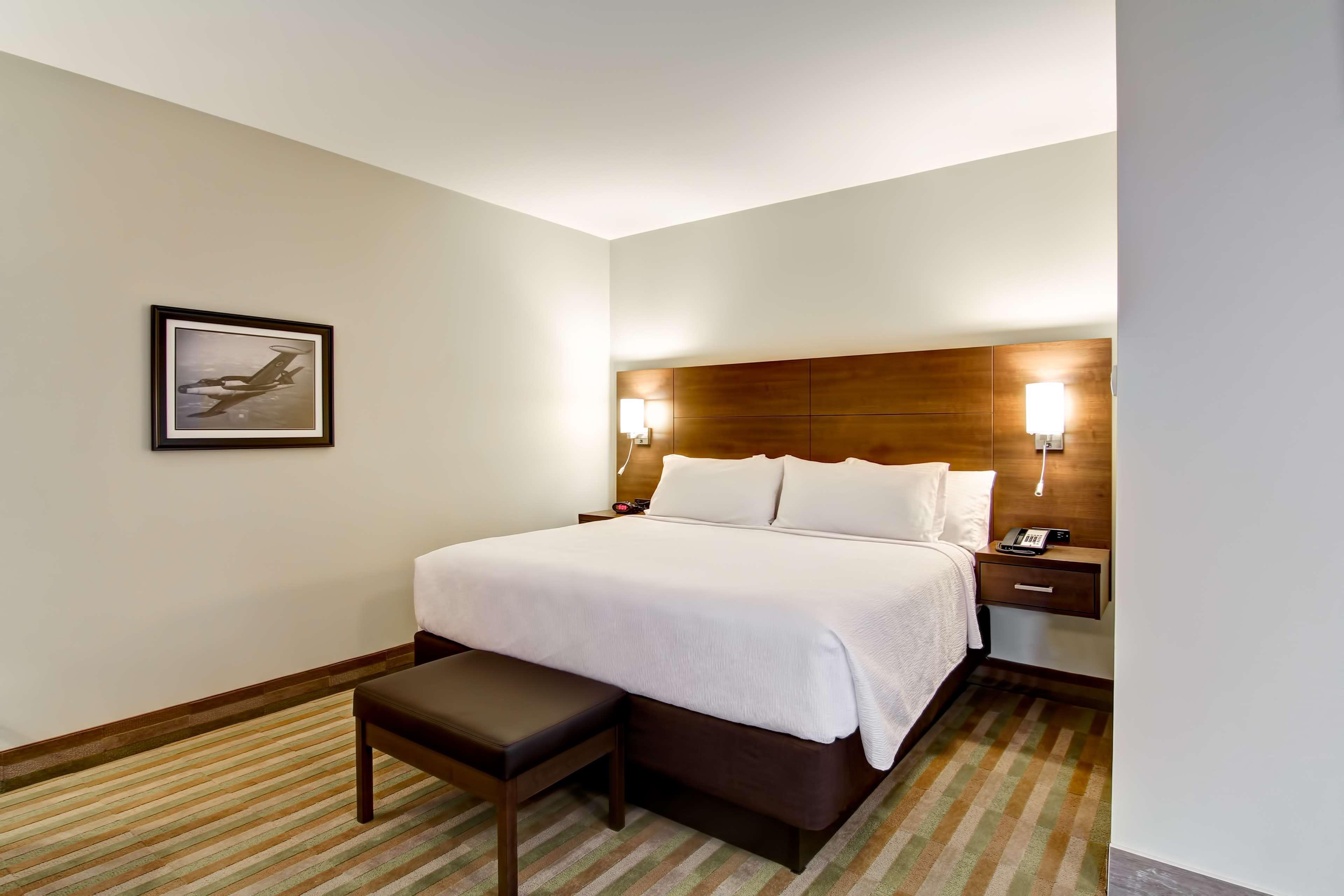 Best Western London Airport Inn & Suites Exterior photo