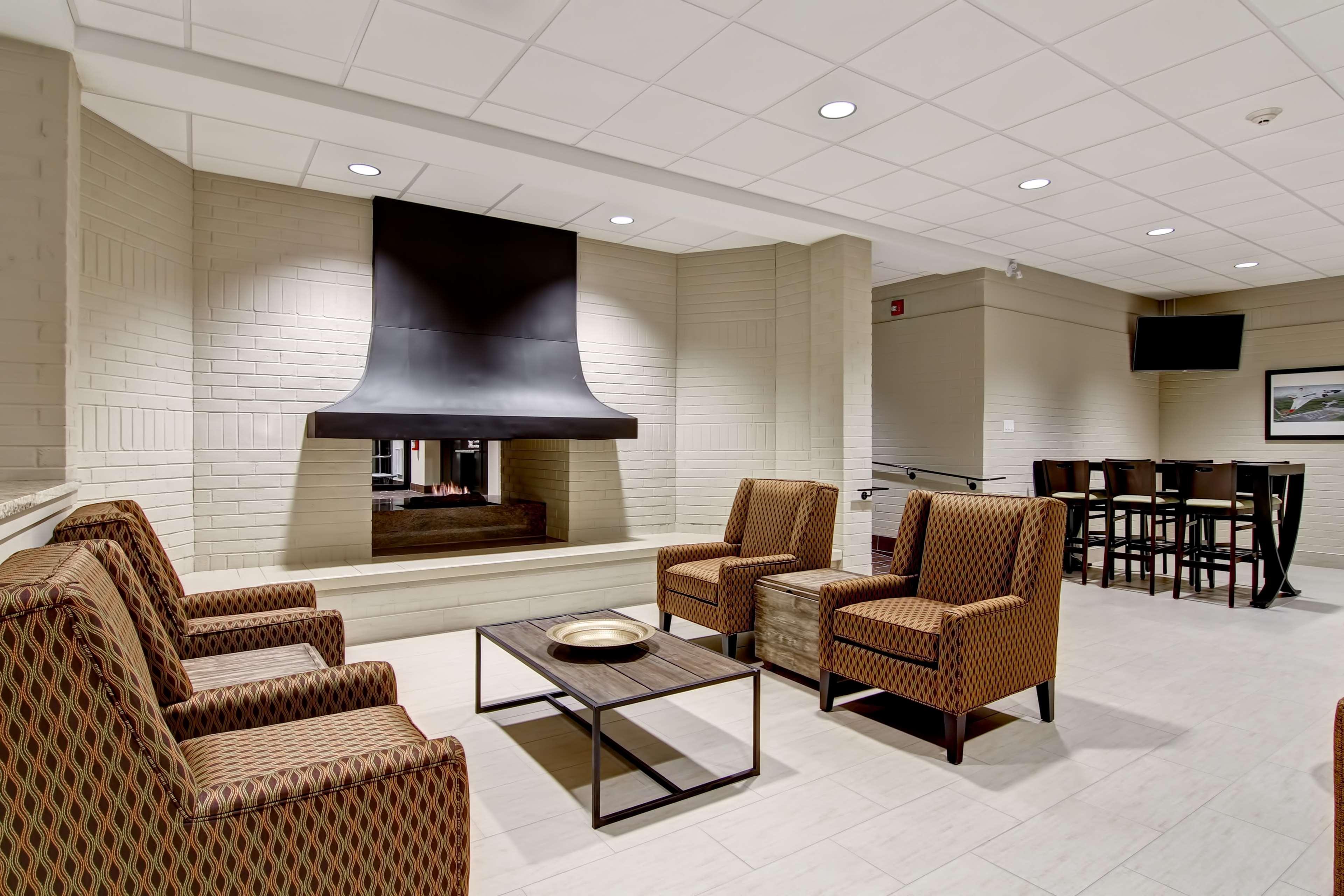 Best Western London Airport Inn & Suites Exterior photo