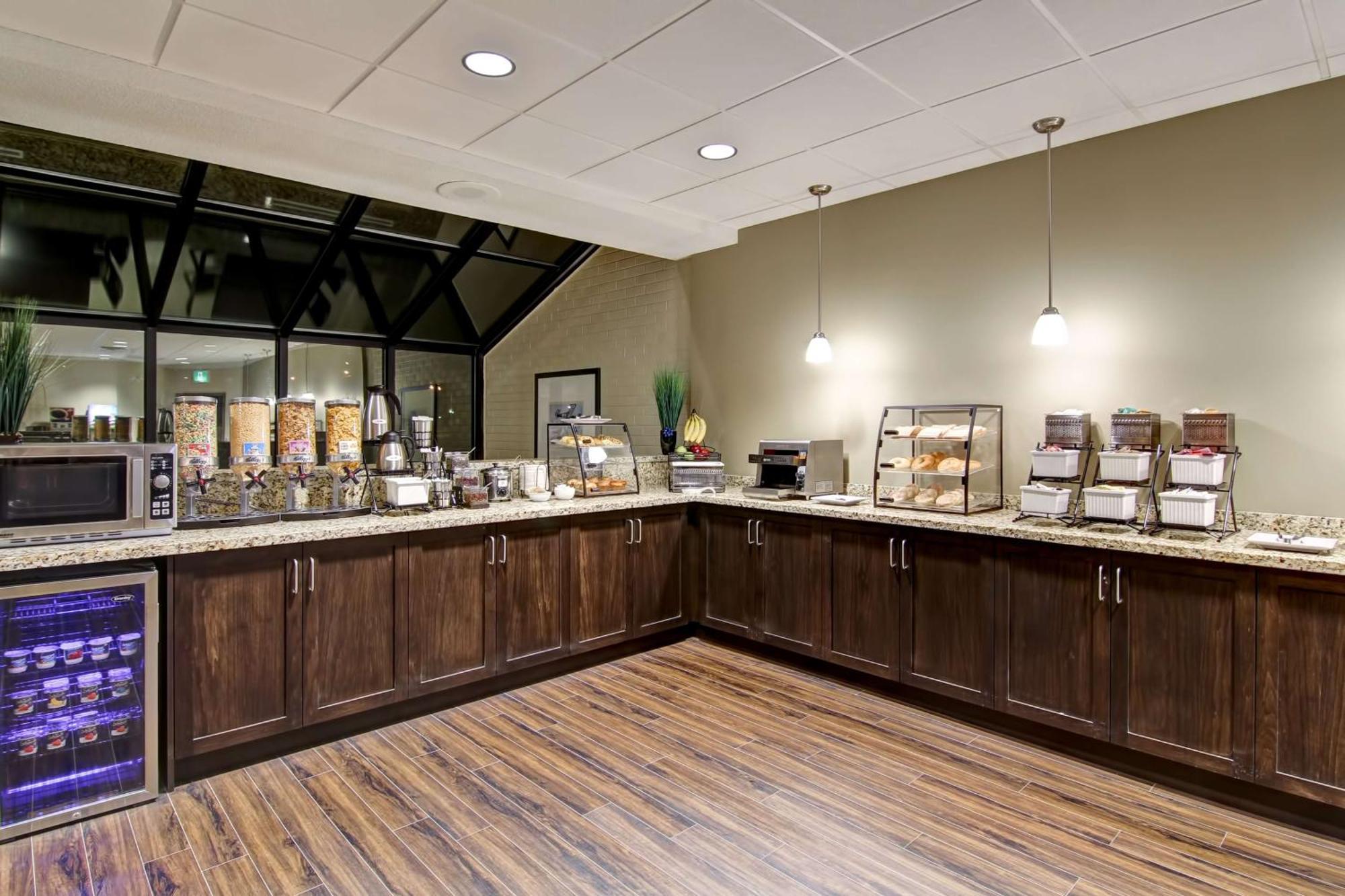 Best Western London Airport Inn & Suites Exterior photo