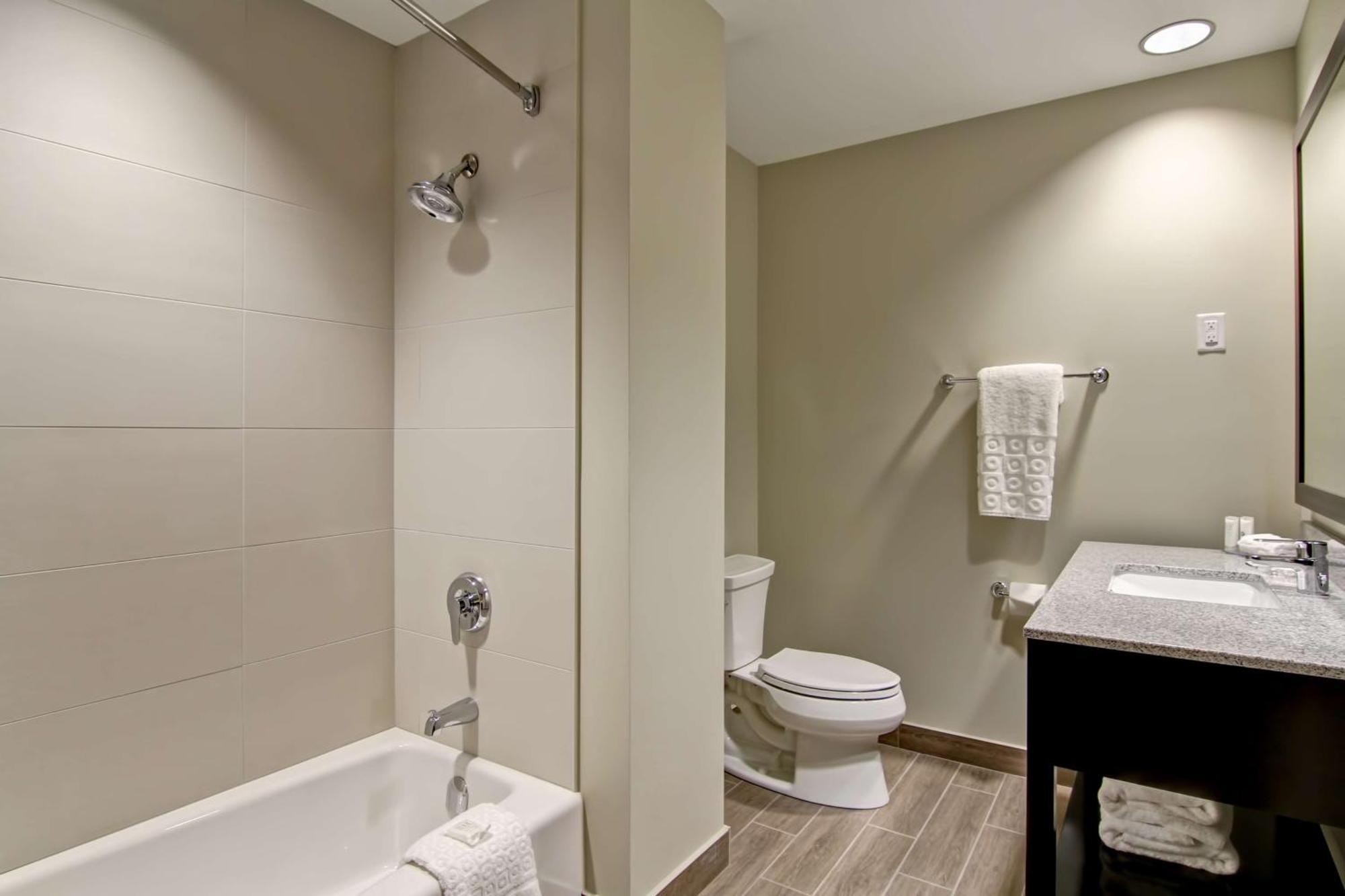 Best Western London Airport Inn & Suites Exterior photo