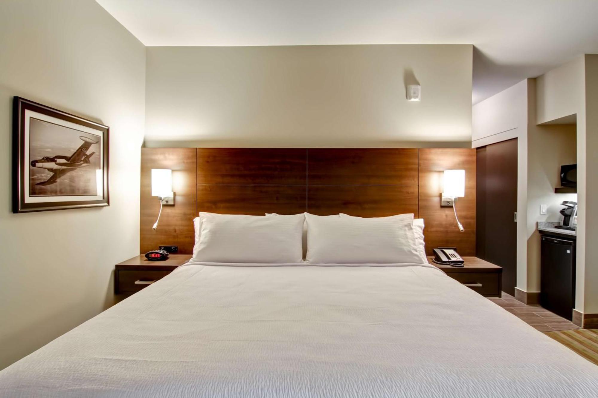 Best Western London Airport Inn & Suites Exterior photo