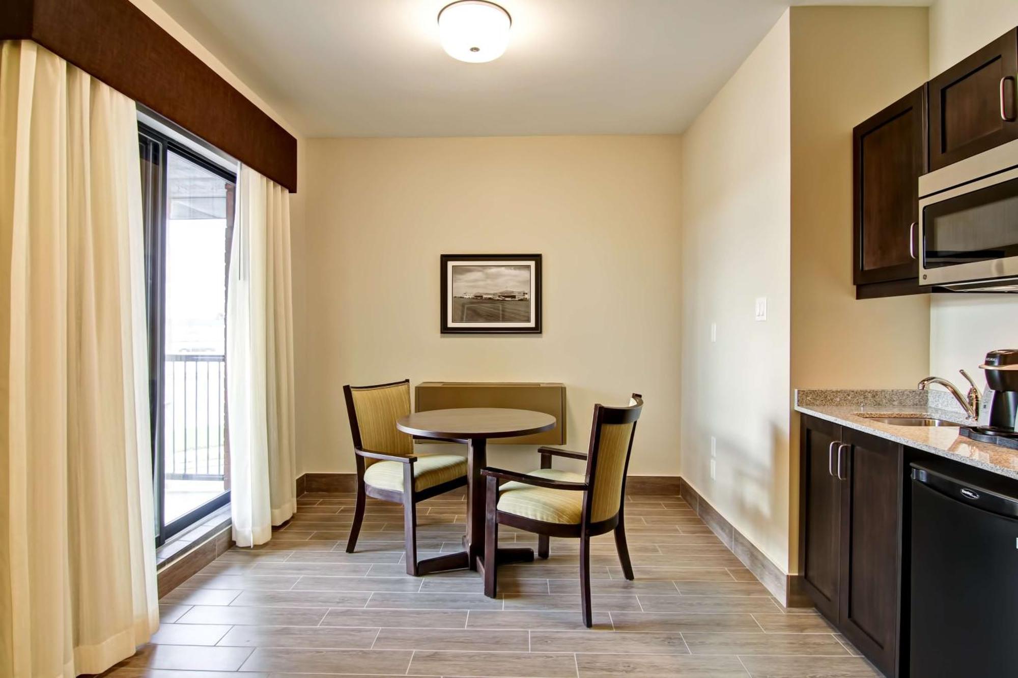 Best Western London Airport Inn & Suites Exterior photo
