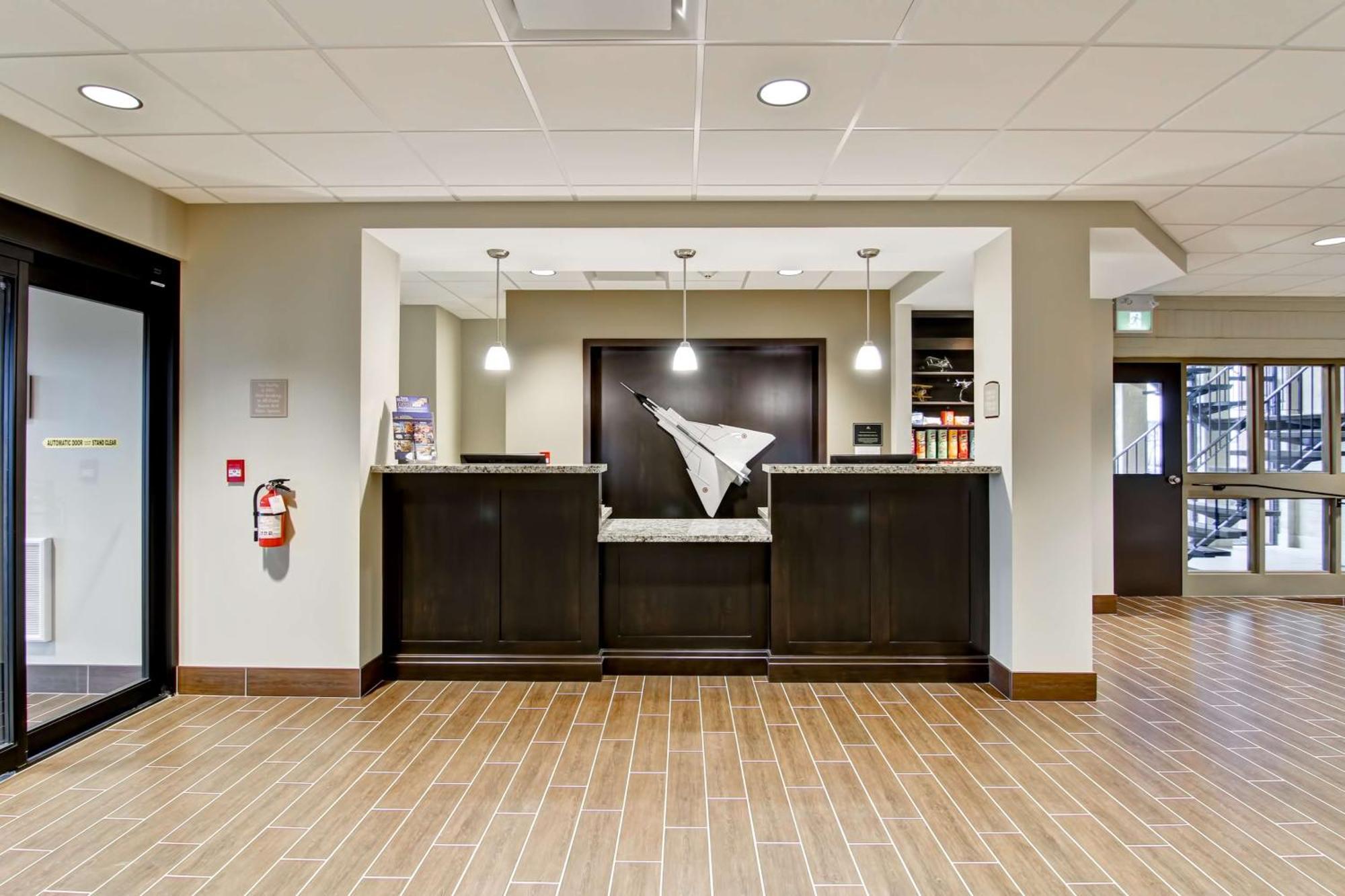 Best Western London Airport Inn & Suites Exterior photo