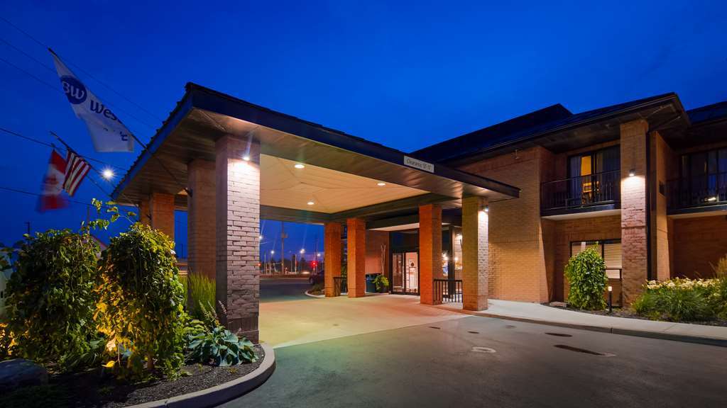 Best Western London Airport Inn & Suites Exterior photo