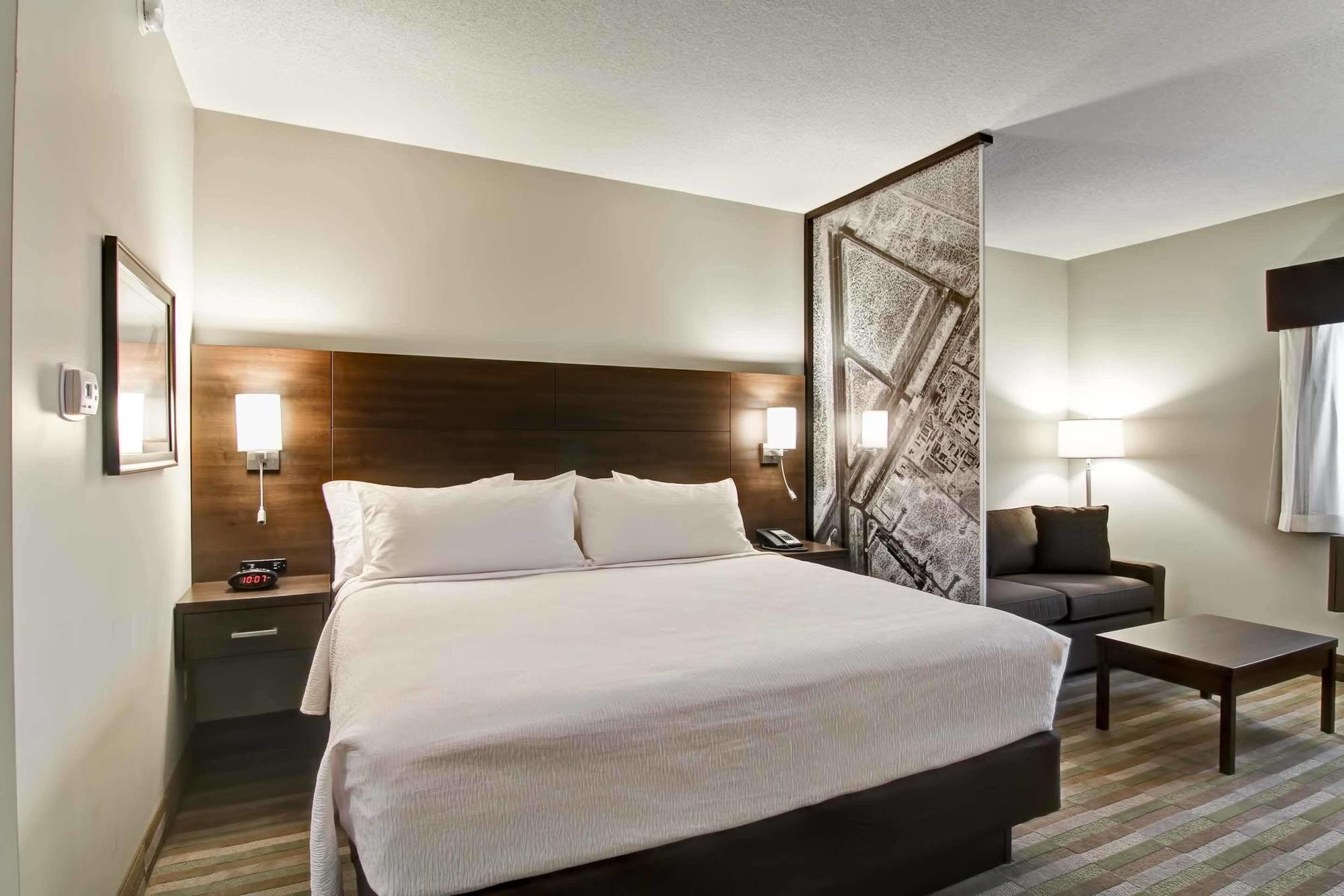 Best Western London Airport Inn & Suites Exterior photo