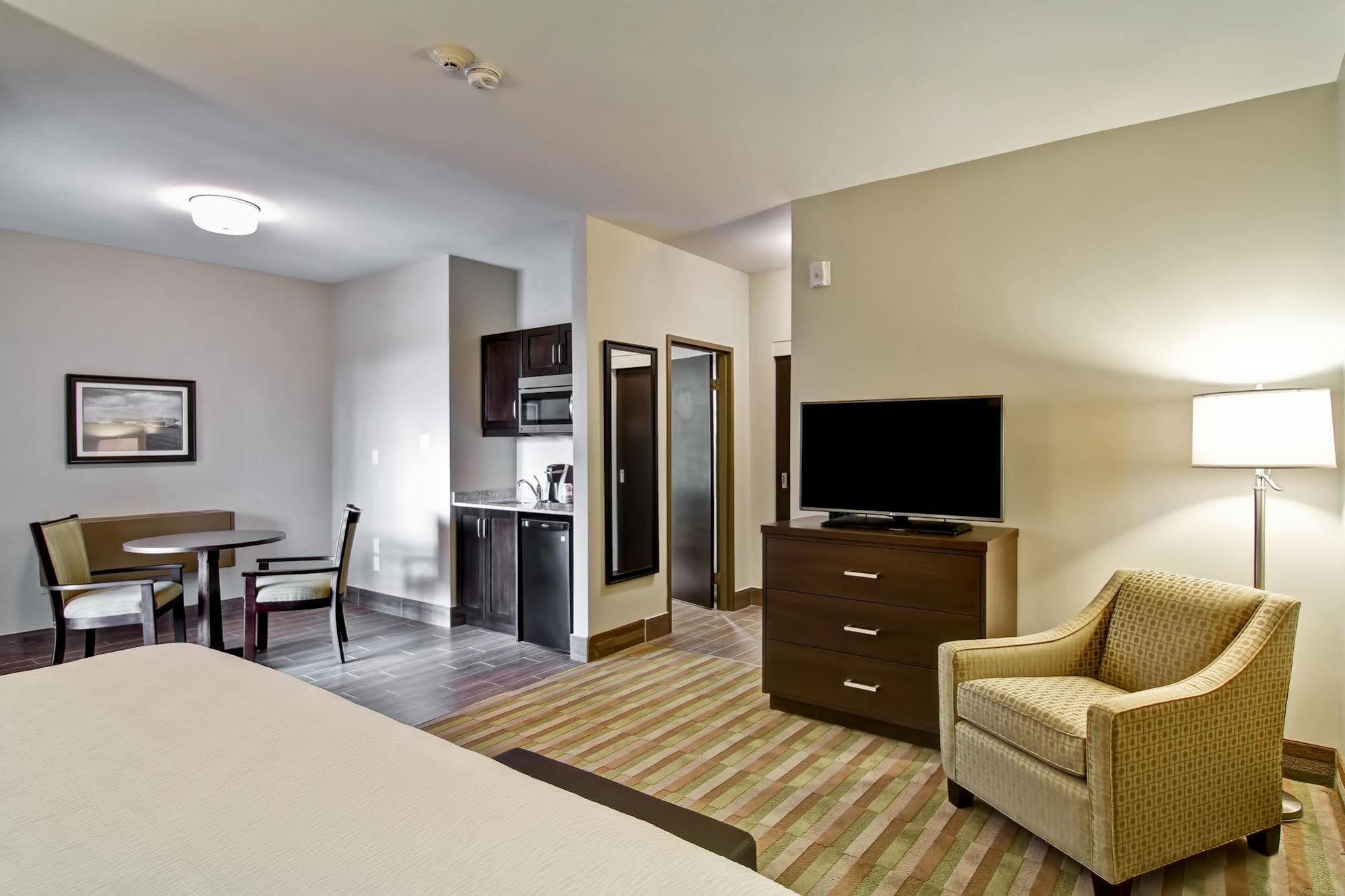 Best Western London Airport Inn & Suites Exterior photo